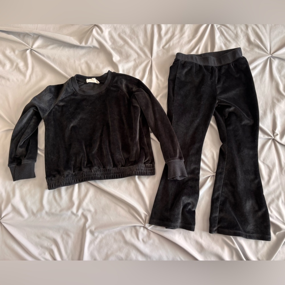 Jessica Simpson Black Velour Matching Crewneck and Sweatpants Set Size 6 Girls